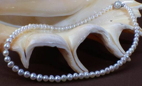 Glamorous Lustrous 8mm White Pearl Necklace