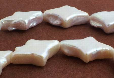 24 Unusual Kite Pearls - Beautiful Luster 16mm