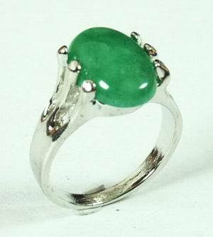 Beautiful Chinese Jade Ladies Ring