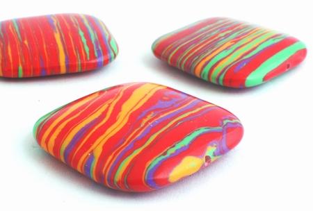3 Colossal Fire-red & Green Square Calsilica Button Beads - 35mm | MrBead
