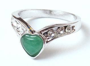 Elegant Ladies Jade Heart Ring
