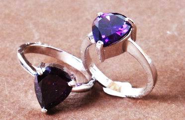 Beautiful Cubic Zirconia Purple Heart Ring